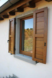 02-finestra-un-anta-legno-casentino-02