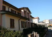 13-infissi-legno-case-schiera-03