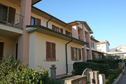 13-infissi-legno-case-schiera-04