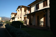 14-serramenti-legno-case-schiera-02