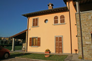 17-finestre-legno-casa-toscana-01