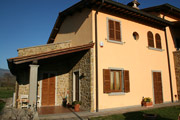 17-finestre-legno-casa-toscana-04