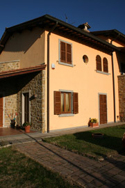 17-finestre-legno-casa-toscana-05