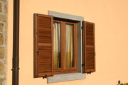 17-finestre-legno-casa-toscana-07